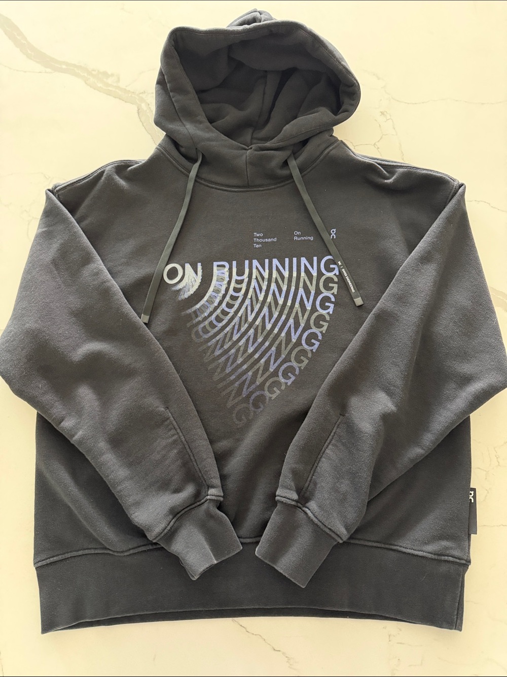 On Cloud Club Black Hoodie — Radar Run On Clouds Hoodie